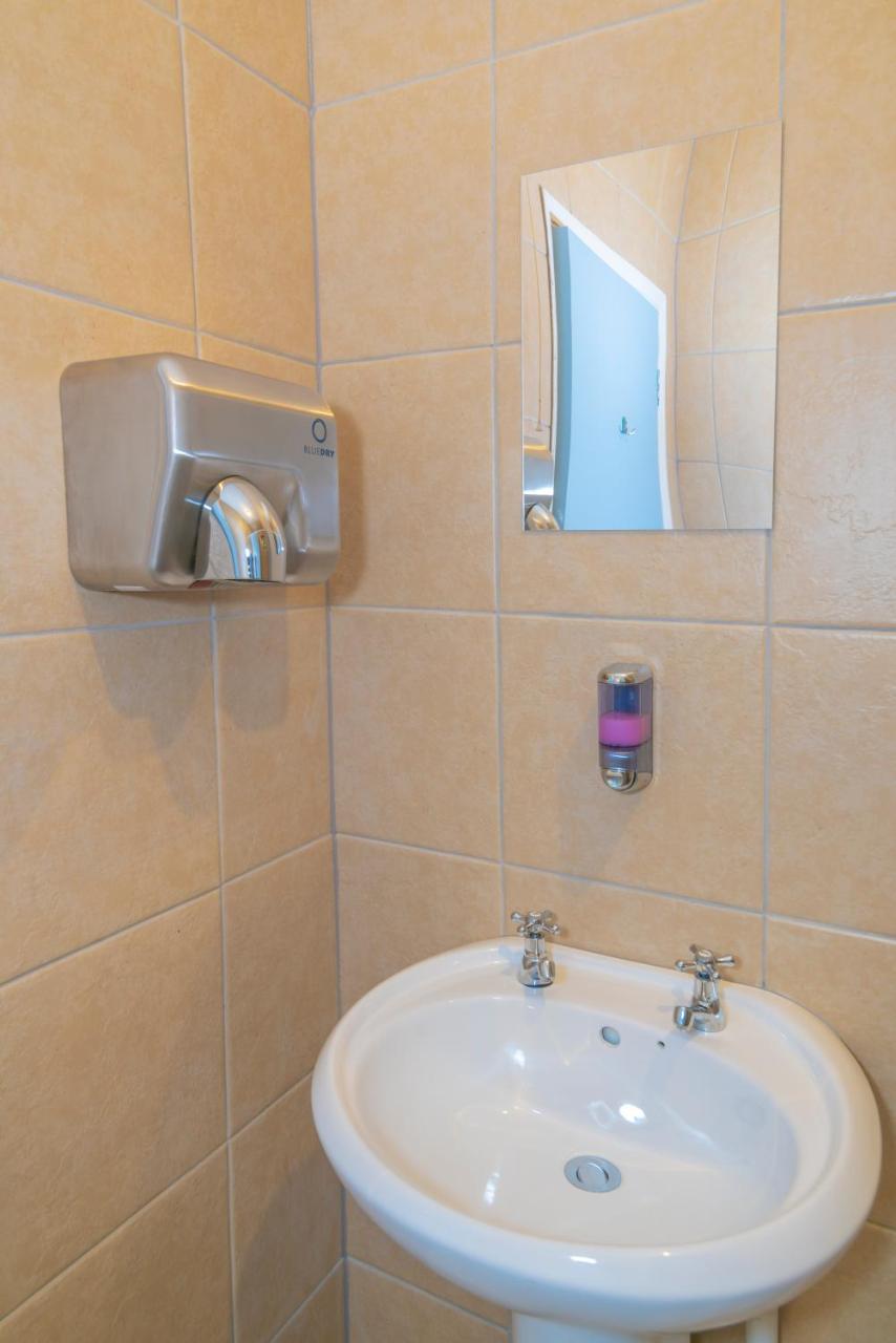 Nomad Backpacker Hostel Cardiff Bagian luar foto